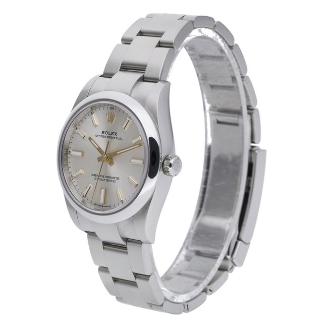 Rolex Oyster Perpetual 124200 Image 2